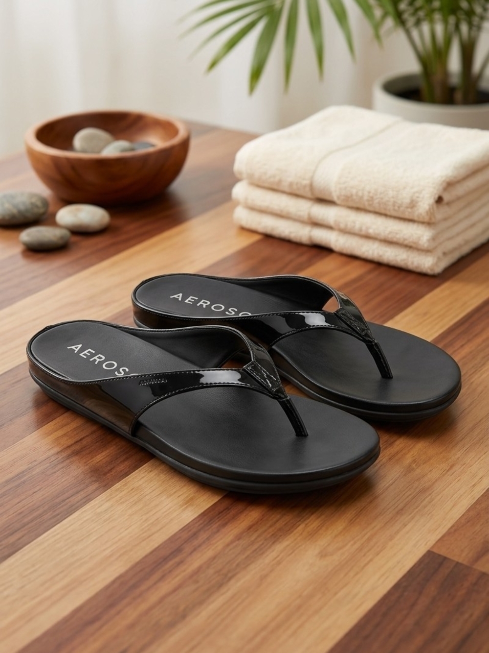 Aerosoles Women's Black Patent Thong Sandals